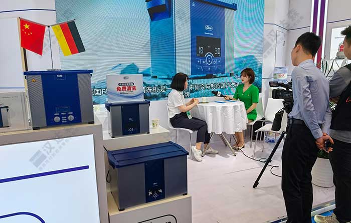 中國電視臺CCTV專訪北京漢達森朱總.jpg 中國電視臺CCTV專訪北京漢達森朱總.jpg