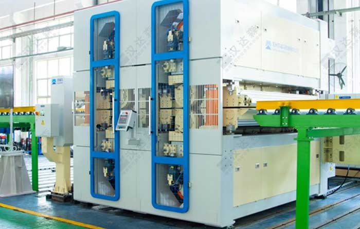 Siempelkamp連續(xù)平壓熱壓機.jpg Siempelkamp連續(xù)平壓熱壓機.jpg