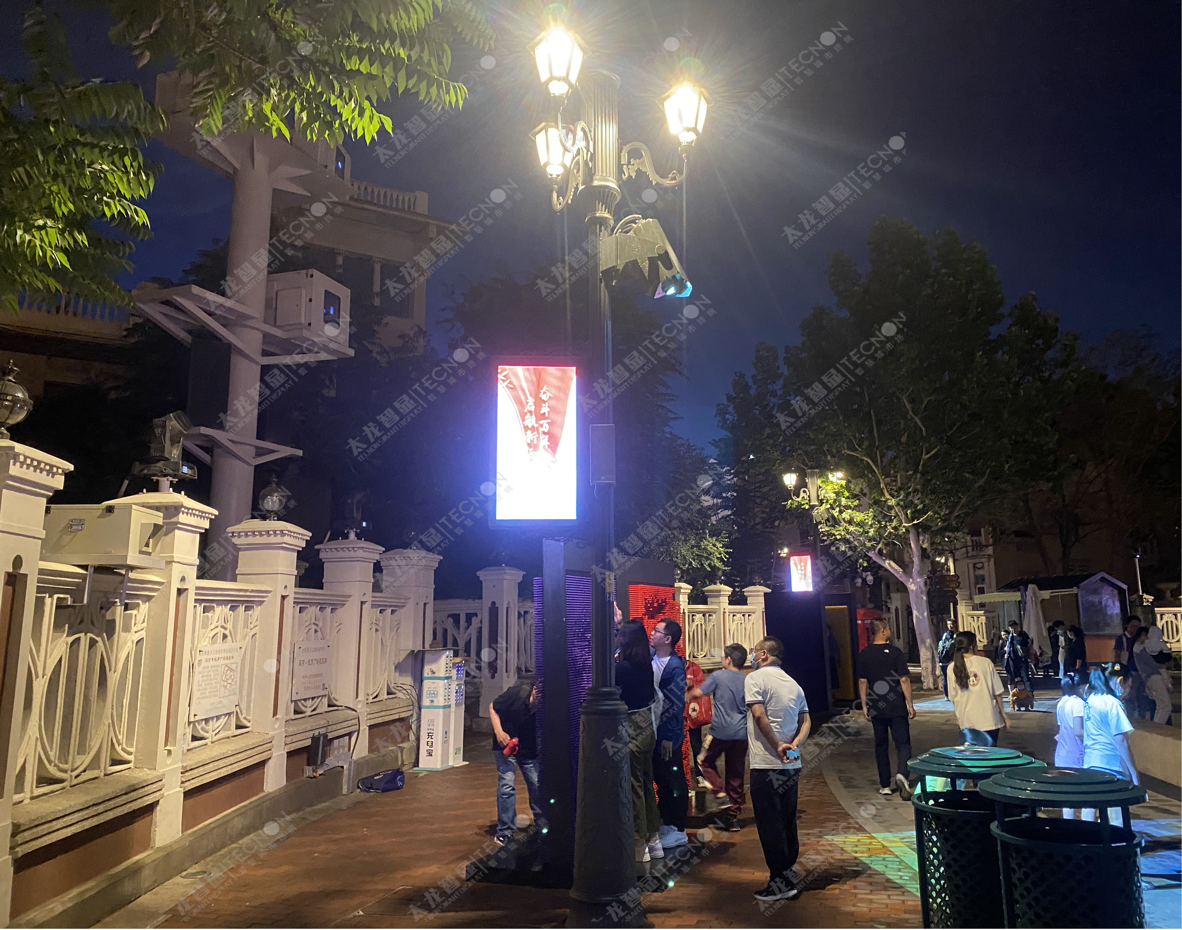 led燈桿屏|智慧燈桿屏|立柱廣告機(jī)|led廣告機(jī)|智慧路燈|戶(hù)外LED廣告機(jī)|燈桿屏